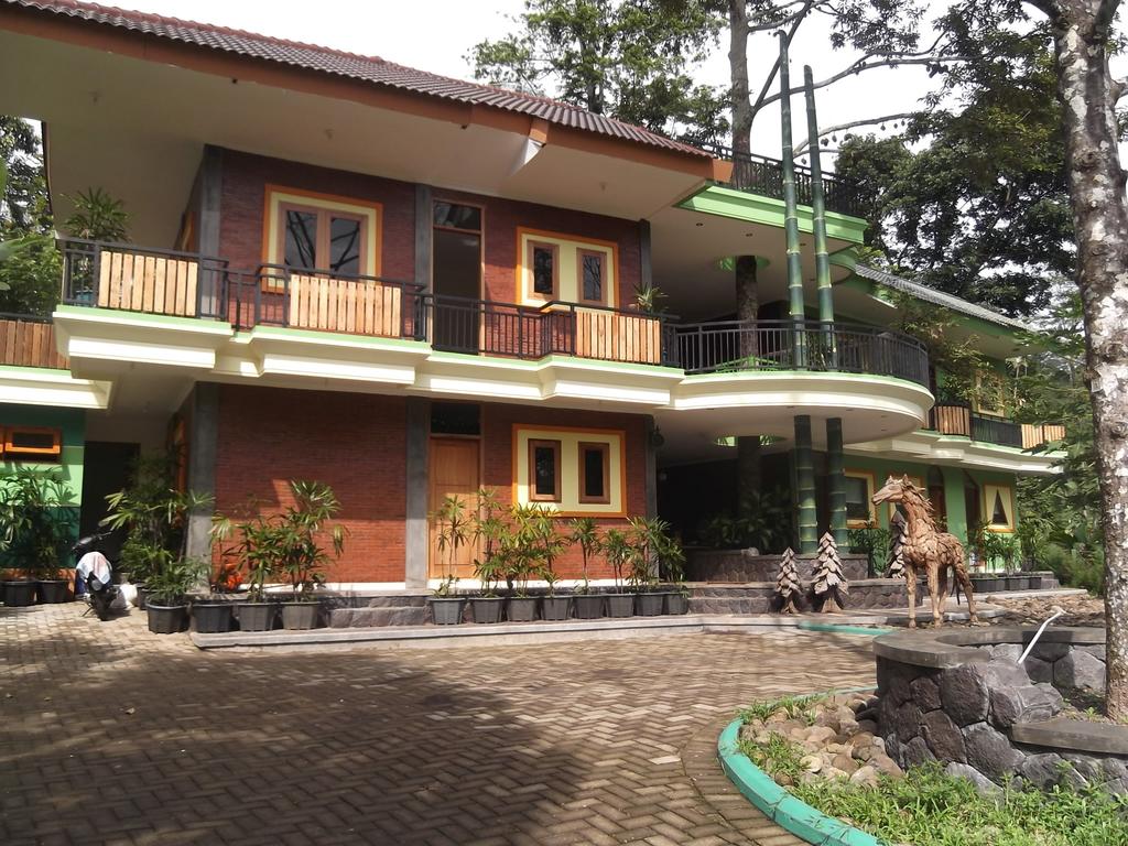 Fresh Green Hotel and Kebun Fresh Green