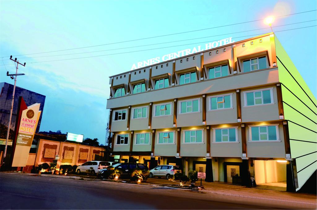 Arnes Central Hotel