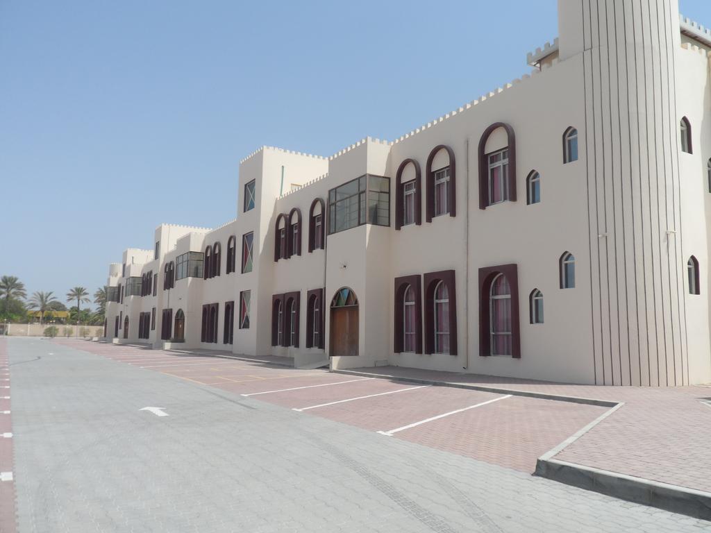 Al Mandoos Hotel