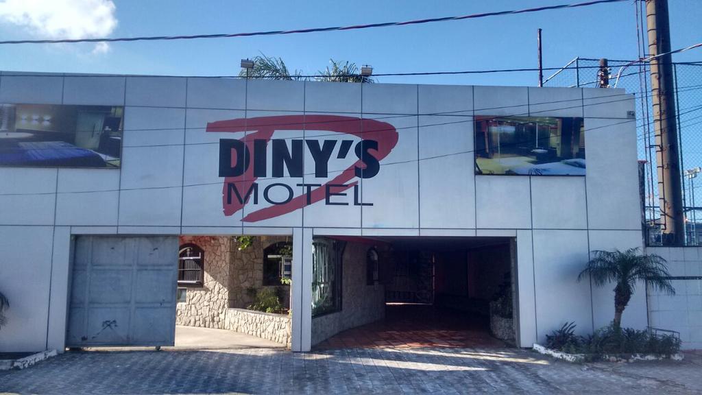 Dinys Motel