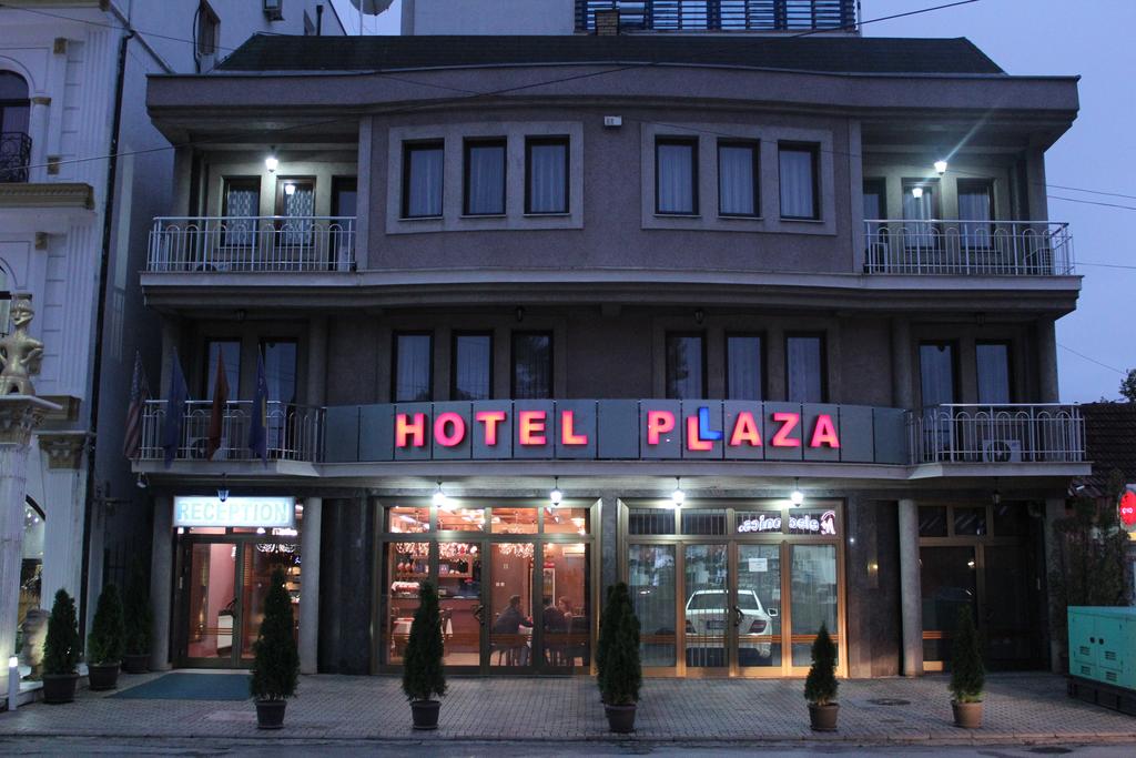 Hotel Pllaza