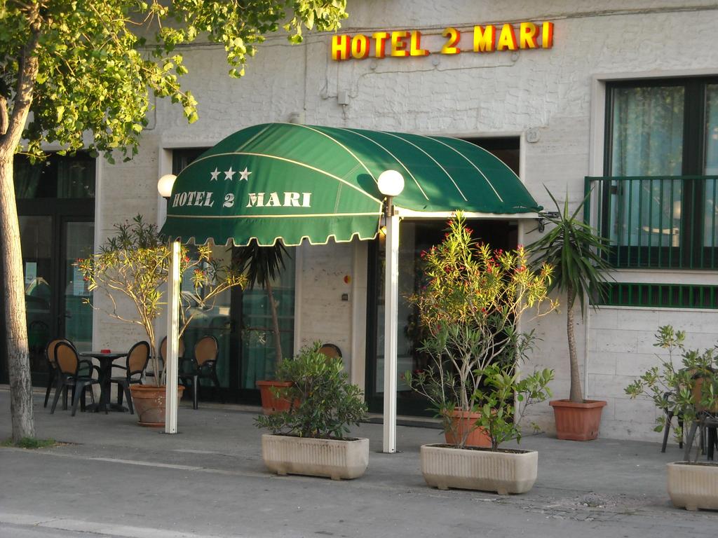 Hotel 2 Mari