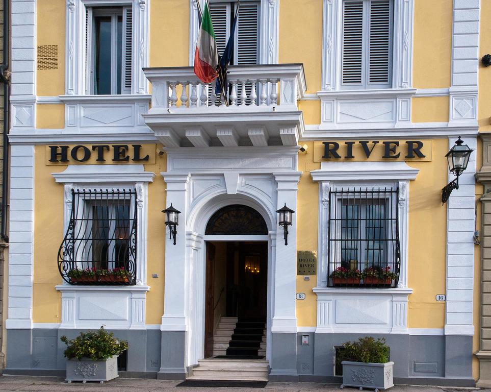 Hotel River