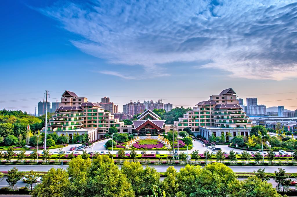 Linyin Holiday Hotel