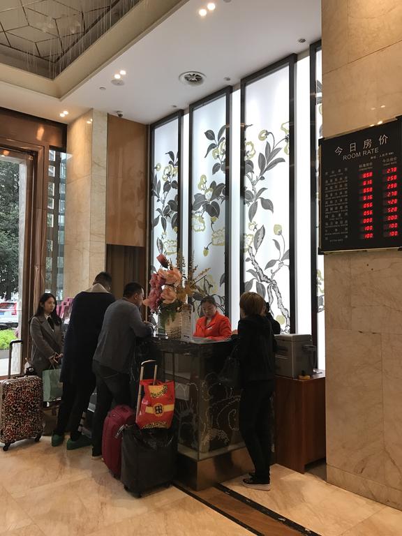 Leshan Panlong Yinzuo Hotel