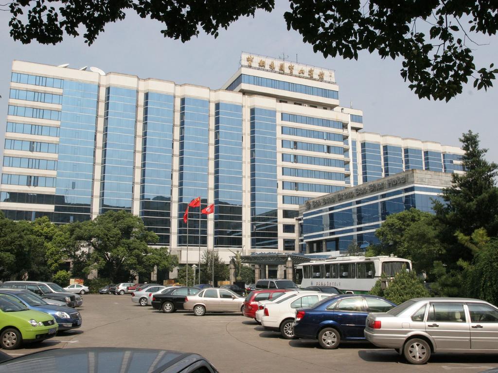 Baoshan Hotel