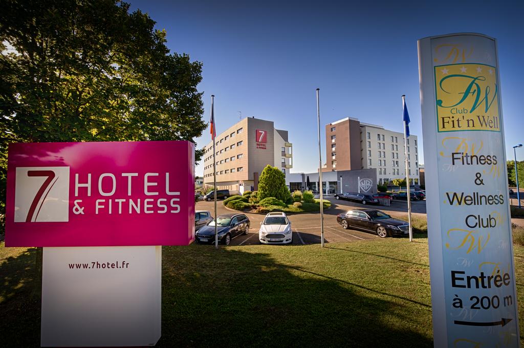 7 Hotel and Fitness