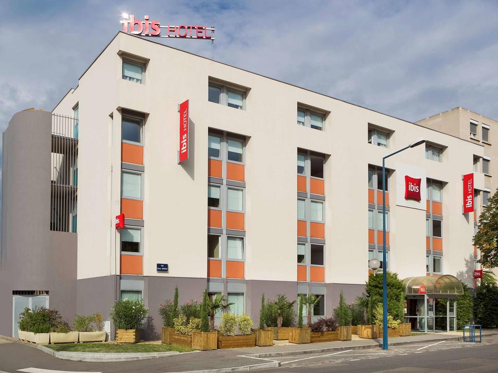 Ibis Lyon Gerland Rue Merieux