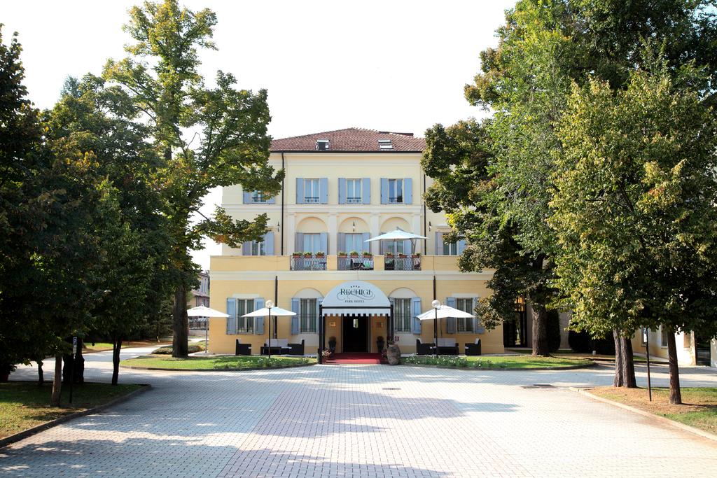 Rechigi Park Hotel