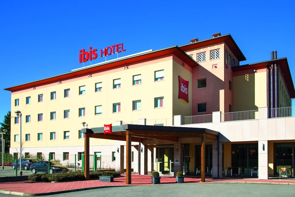 Ibis Como