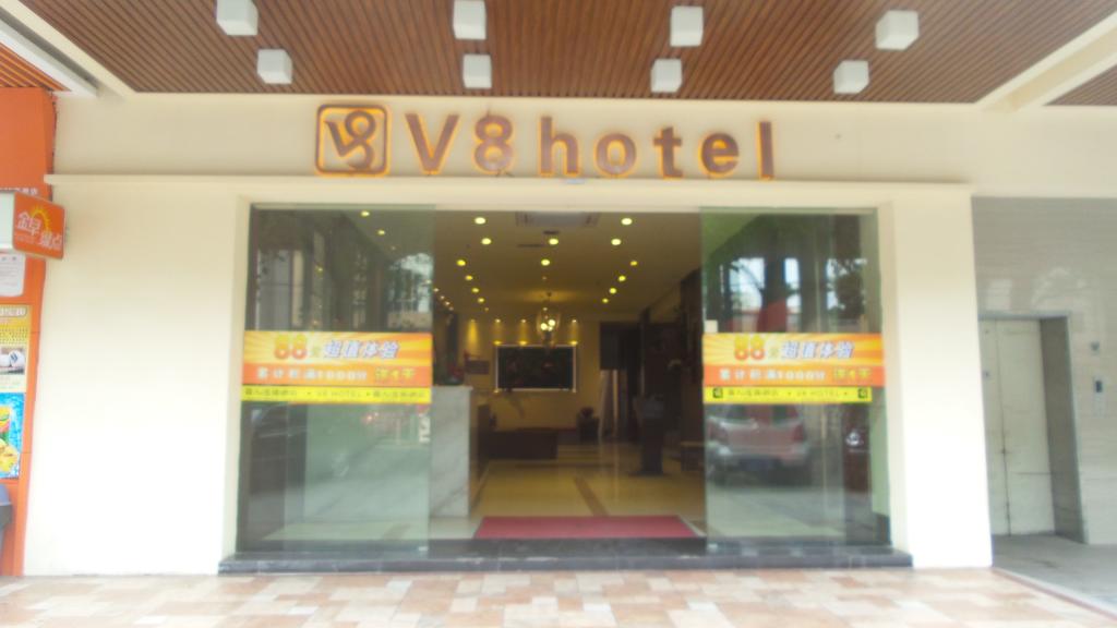 V8 Hotel Xilang Subway Branch