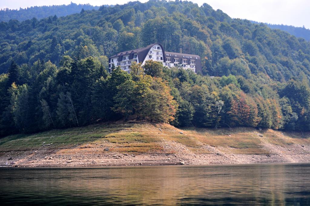 Hotel Valea cu Pesti