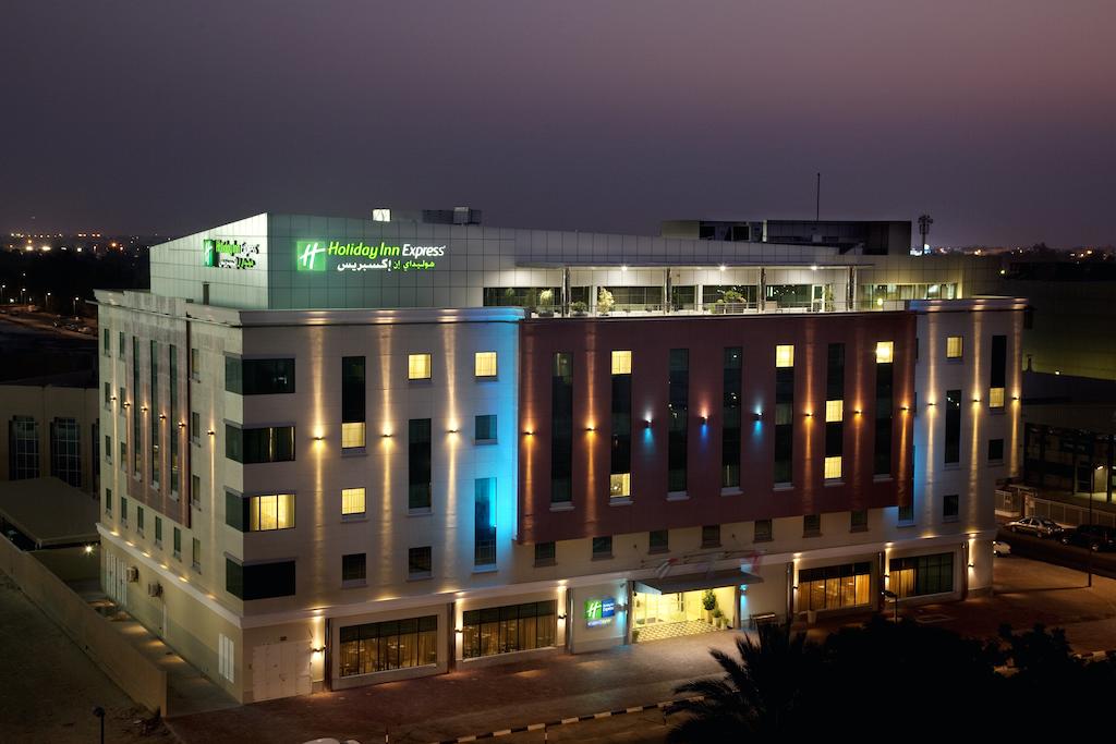 Holiday Inn Exp Dubai Safa Pk