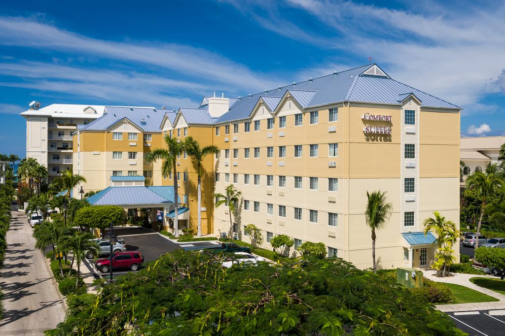 Comfort Suites Seven Mile Beach and Resort