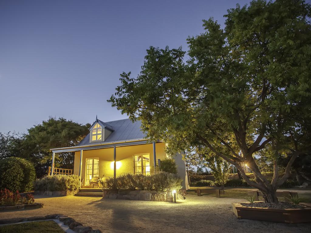 Vineyard Cottages and Cafe