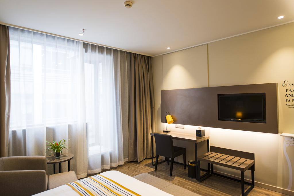 Home Inn Plus Shanghai North Bund Zhoujiazui Road