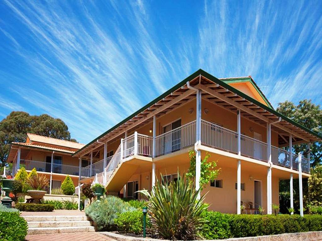 Margaret River Hotel and Holiday Suites