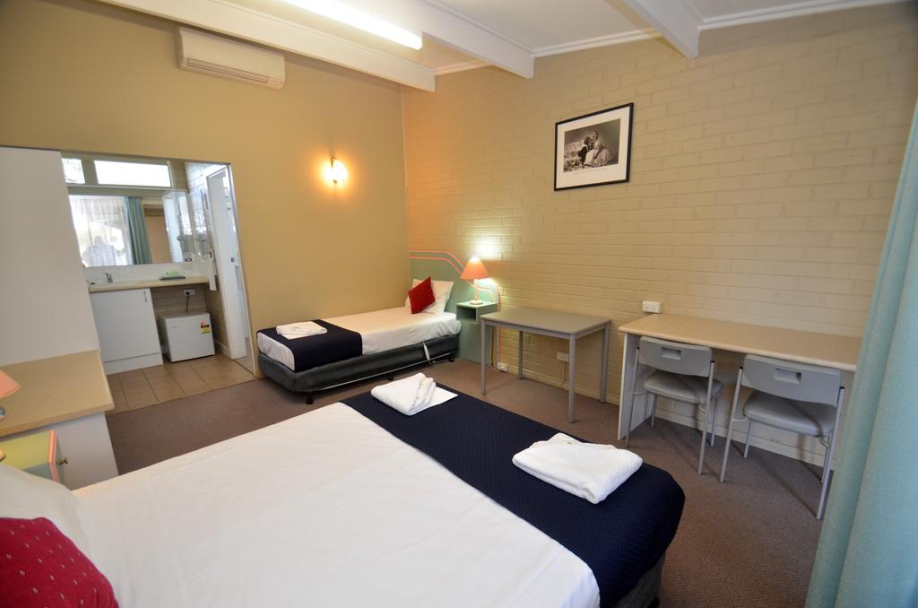 Parkview Motor Inn Parkes