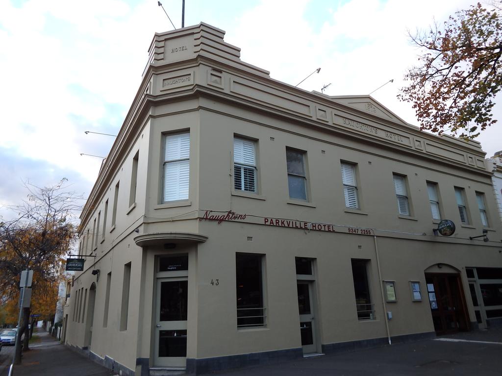 Naughtons Parkville Hotel