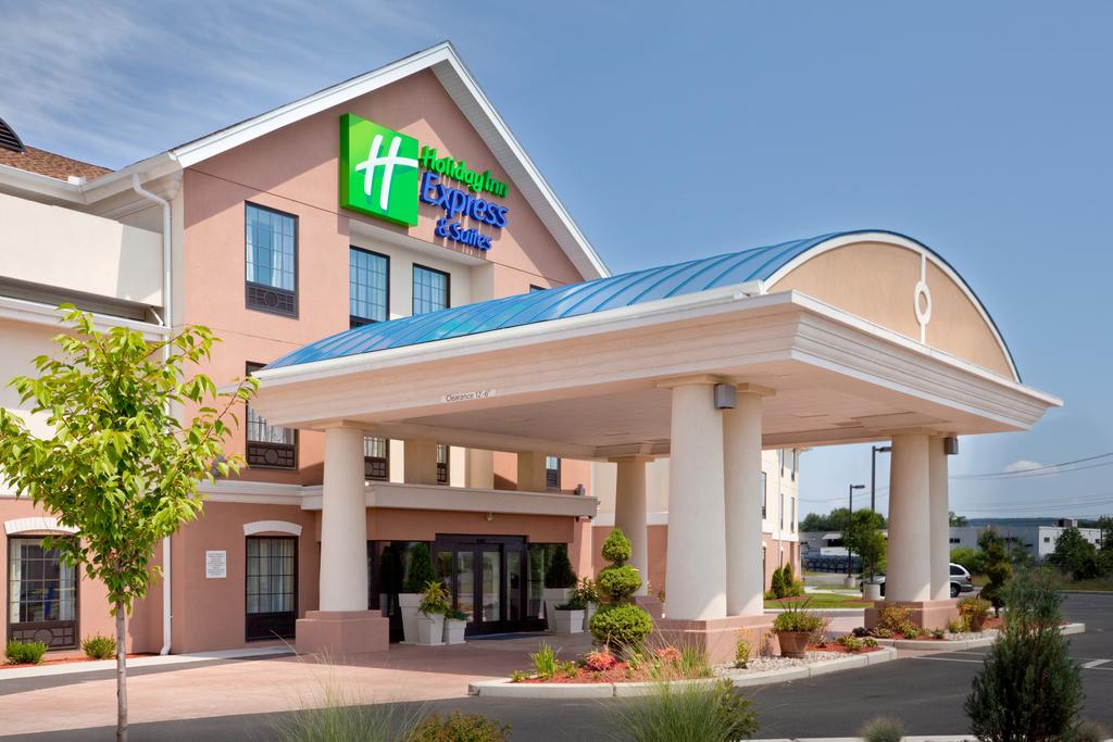 Holiday Inn Express Suites Westfield