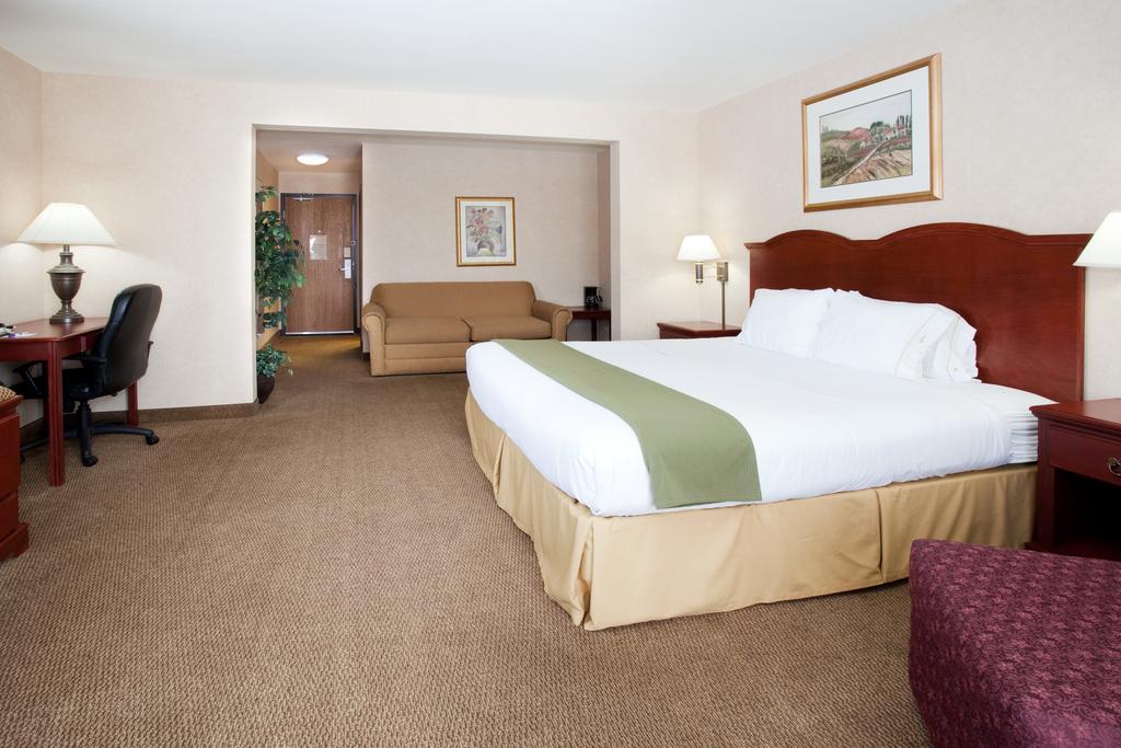 Holiday Inn Express Bernalillo