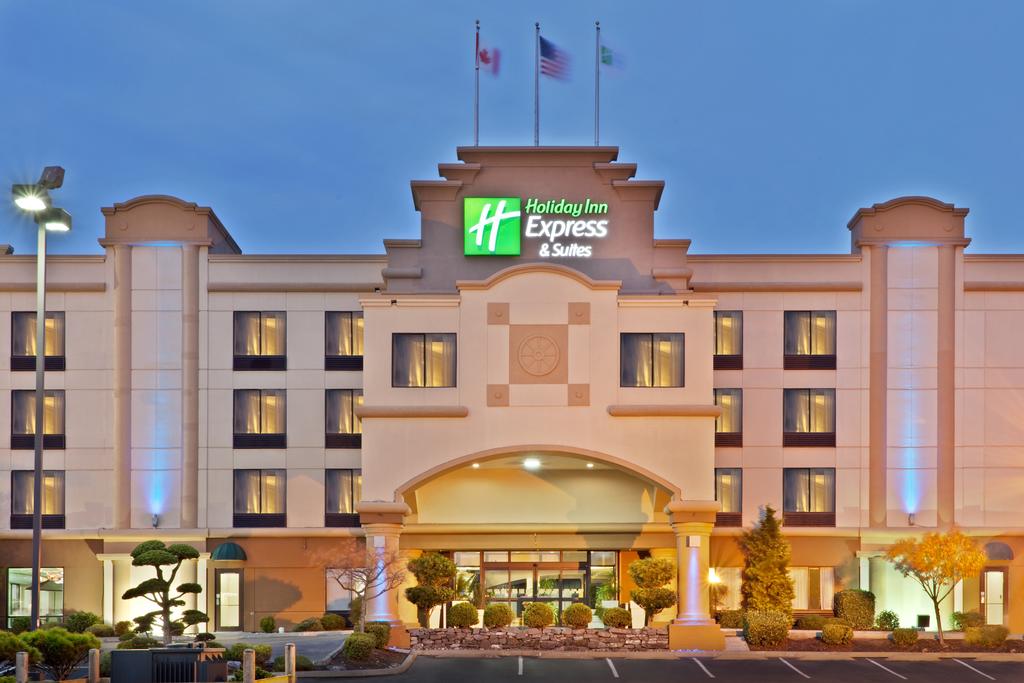 Holiday Inn Exp Suites Tacoma