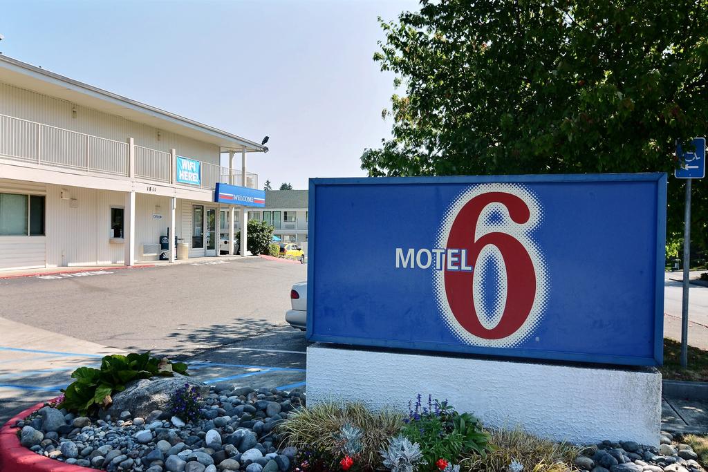 Motel 6 Tacoma South