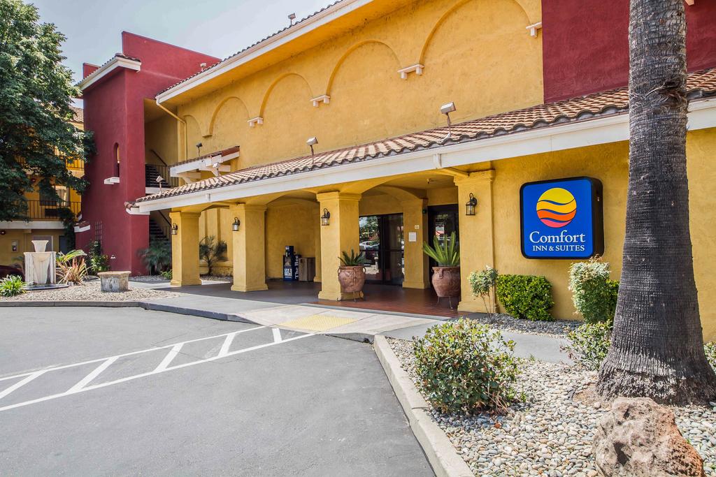 Comfort Inn and Suites Near Folsom Lake Rancho Cordova