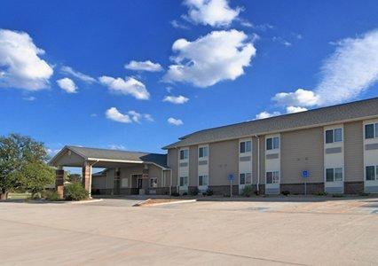 Rodeway Inn and Suites Hoisington