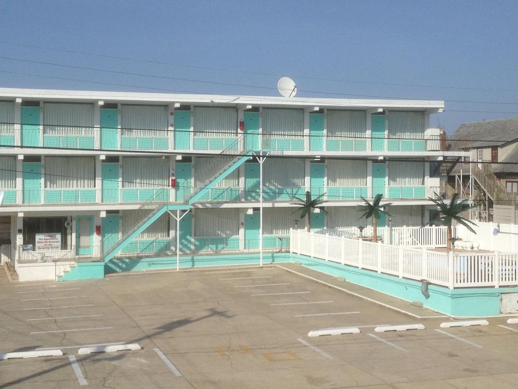 Island Breeze Motel