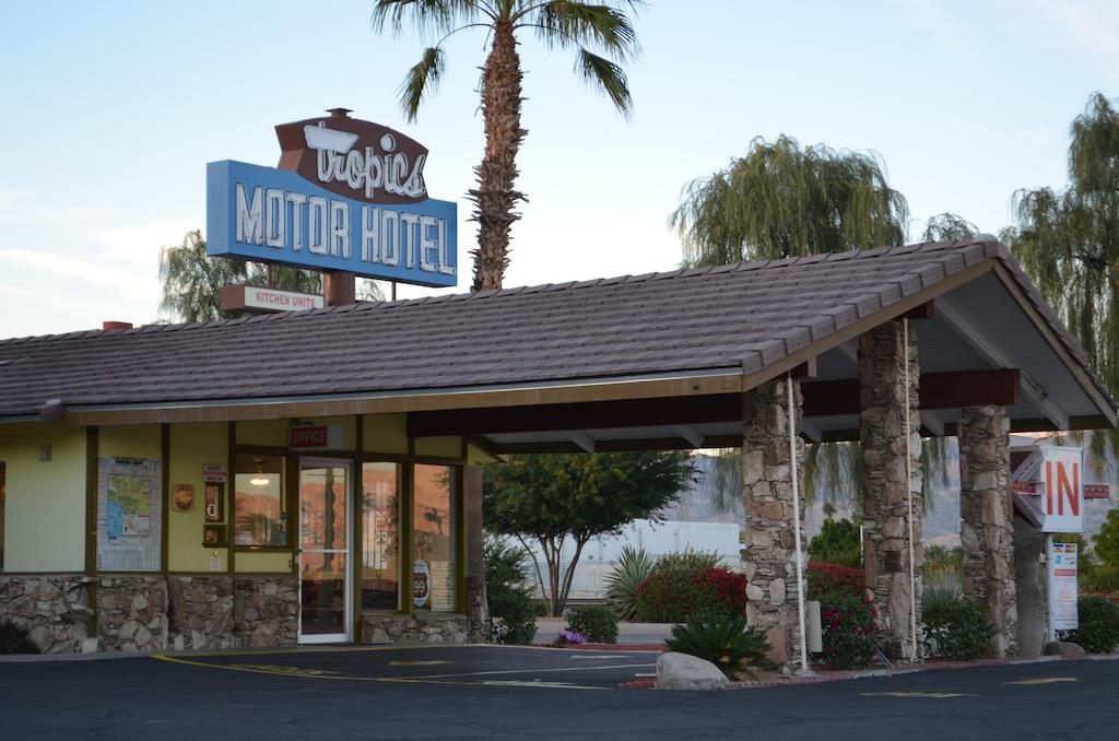 Tropics Motor Hotel