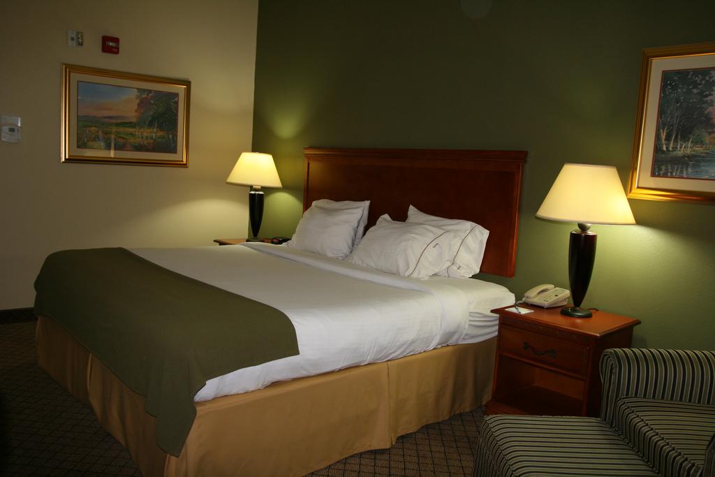 Holiday Inn Express Suites Greenwood