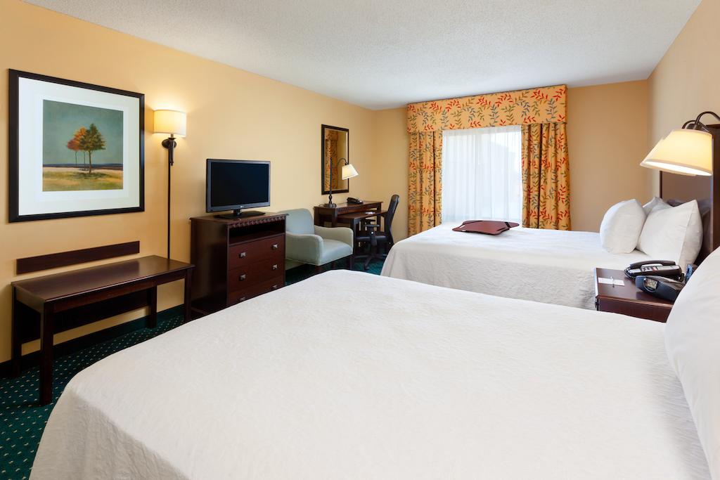 Hampton Inn Suites Manchester