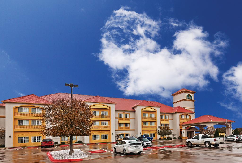 La Quinta Inn and Suites Weatherford