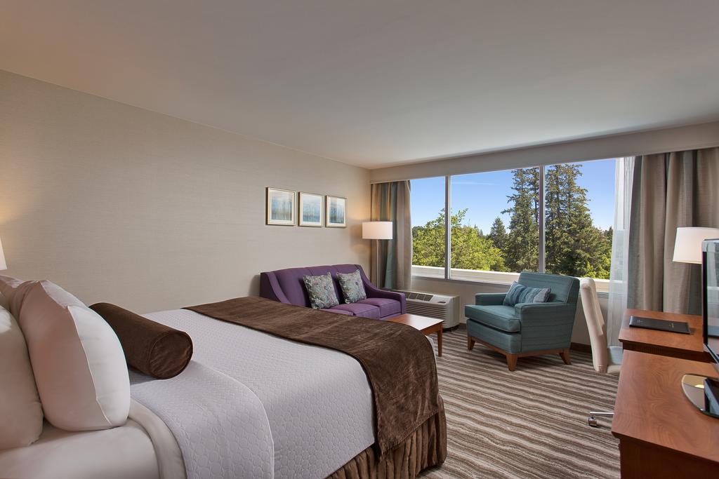 Crowne Plaza Lake Oswego