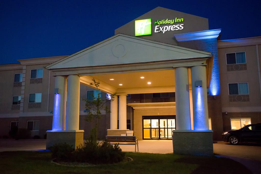 Holiday Inn Exp Devils Lake