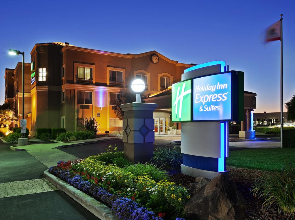 Holiday Inn Express - Morgan Hill