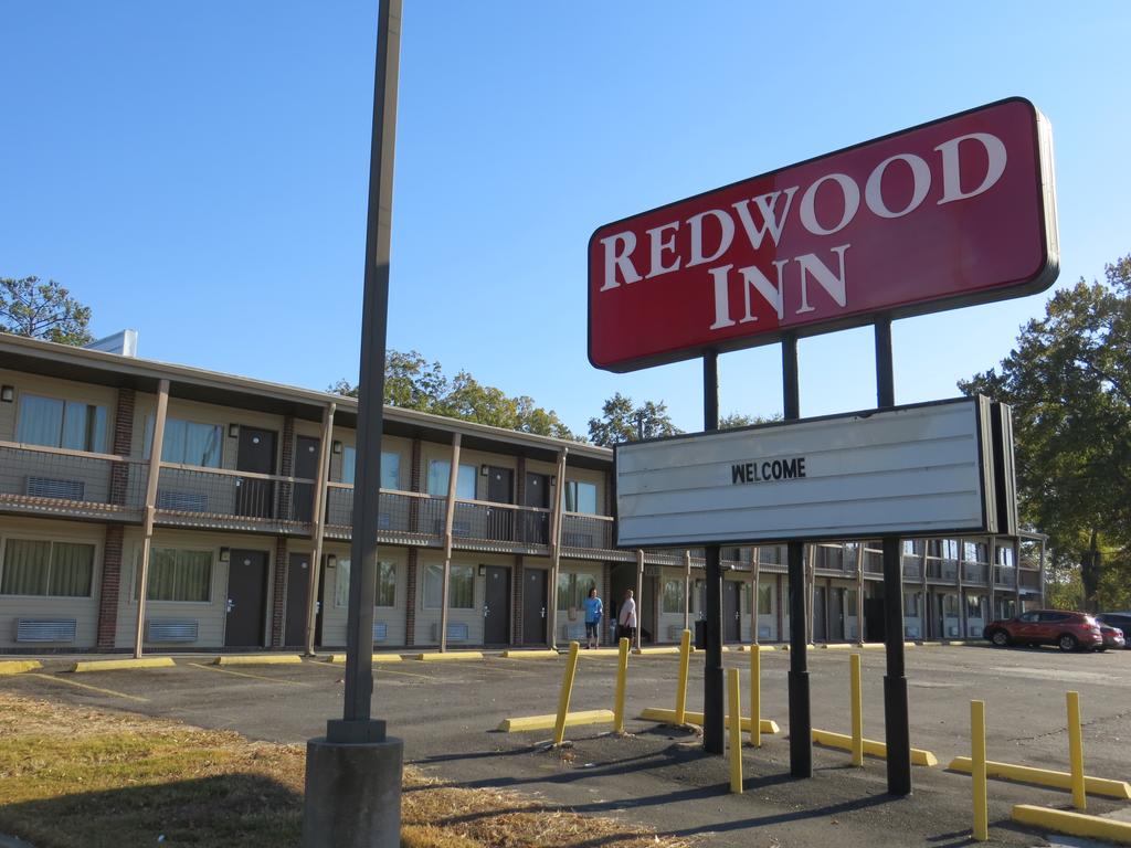 Redwood Inn