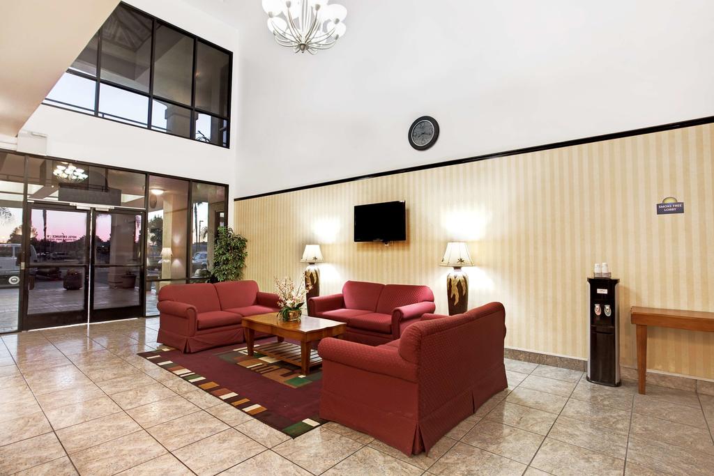 Days Inn and Suites Artesia