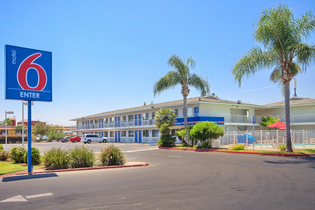 Motel 6 Tulare