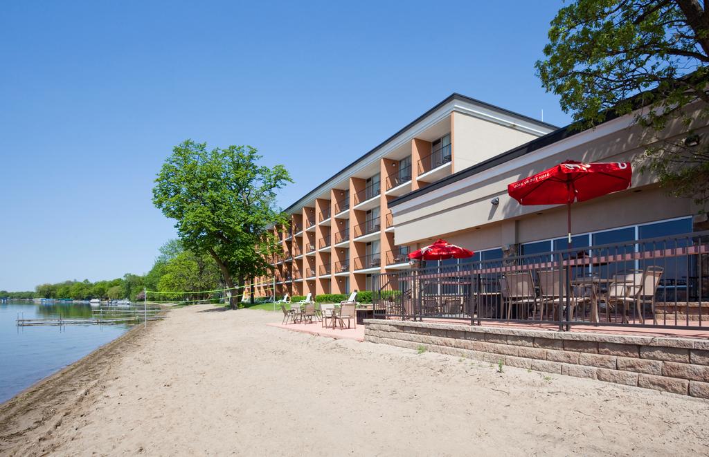 Holiday Inn Detroit Lakes