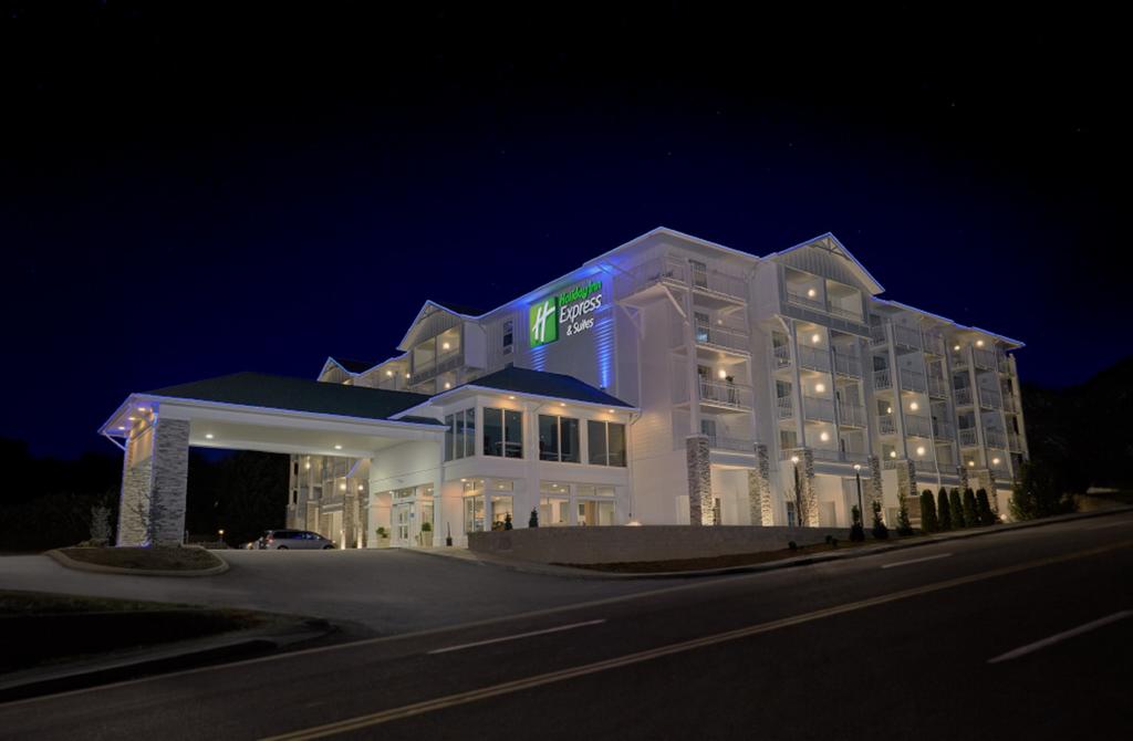 Holiday Inn Express and Suites Pigeon Forge - Sevierville