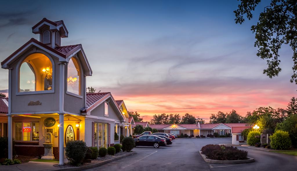 Americas Best Value Inn and Suites Clarence-Buffalo East