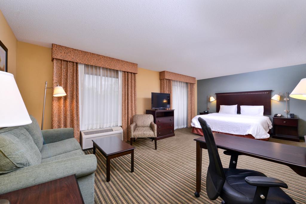 Hampton Inn and Suites MtVernon-Belvoir-Alexandria South Area