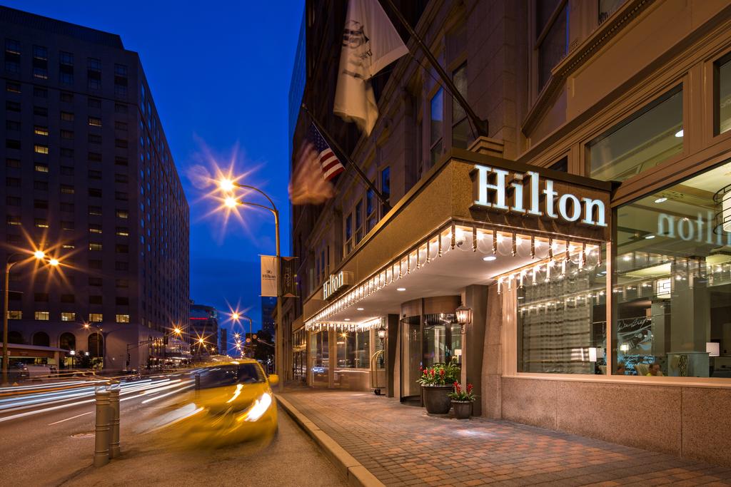 Hilton StLouis Downtown - the Arch