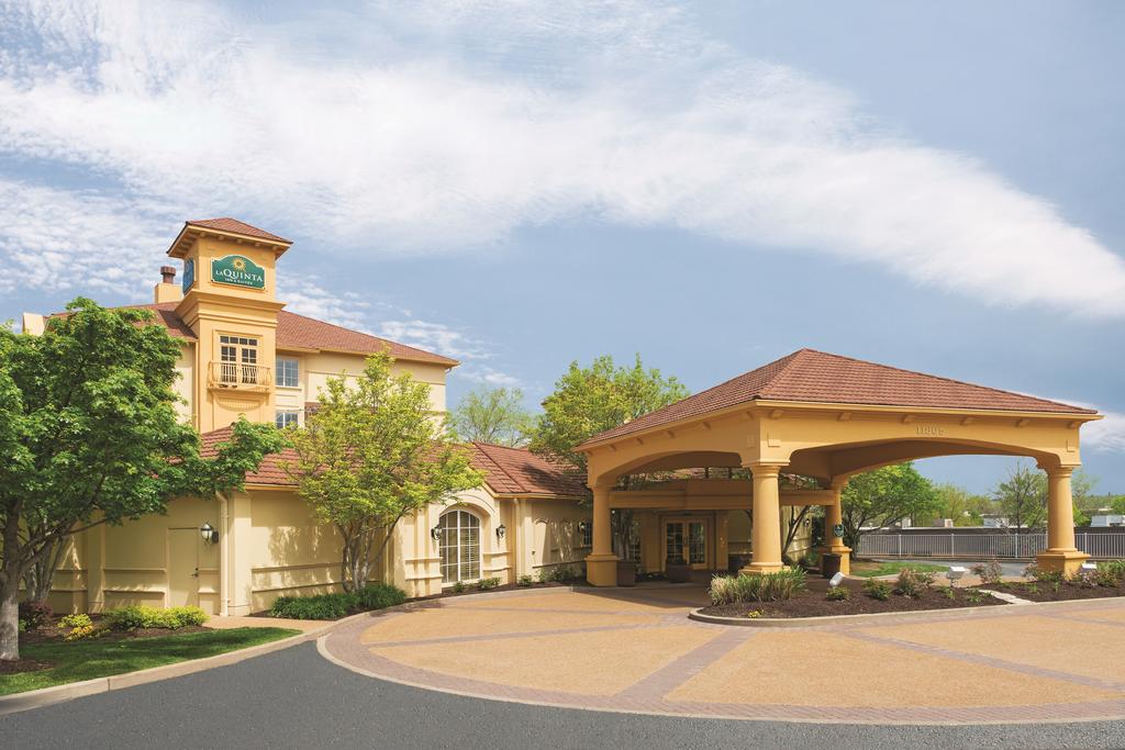 La Quinta Inn and Suites St Louis Westport