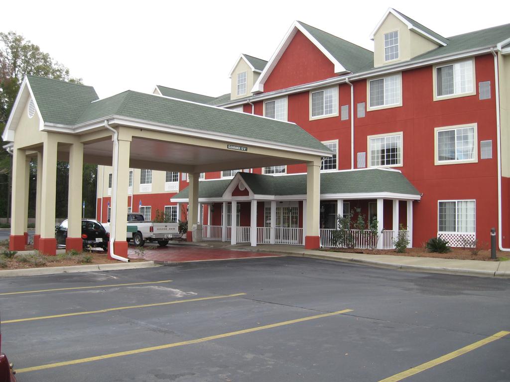 Econo Lodge Inn and Suites