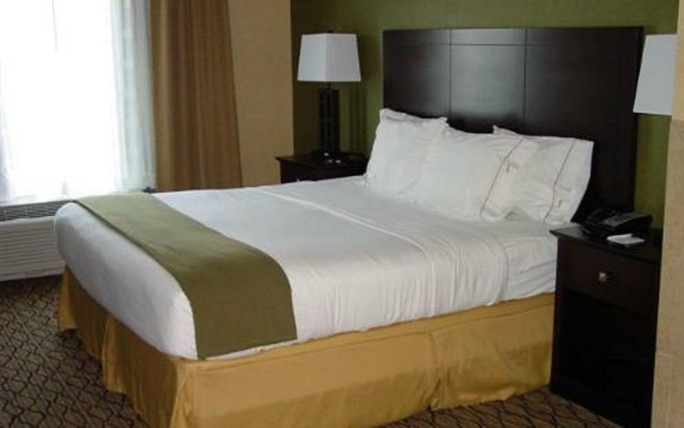 Holiday Inn Express Suites Kittannin