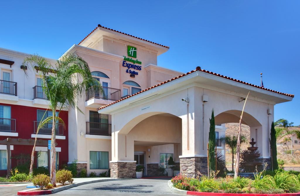 Holiday Inn Exp Stes Lake Elsinore