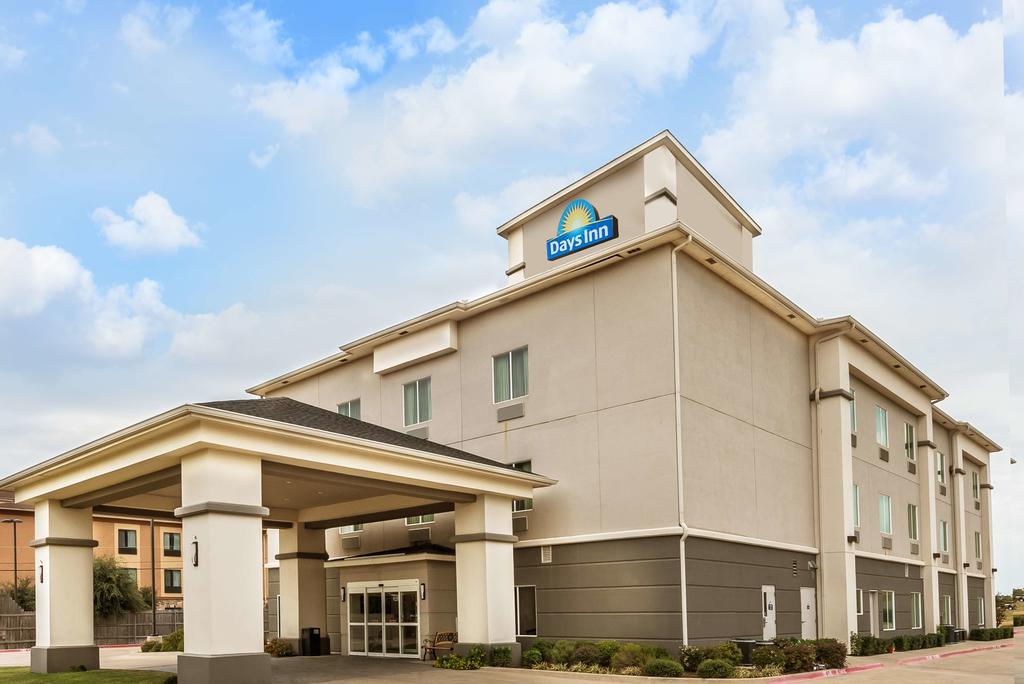 Days Inn and Suites Mineral Wells